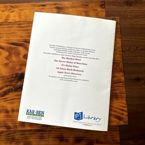 PJ Library Sammy Spider's First Yom Kippur Jewish Paperback Book - Picture 10 of 11